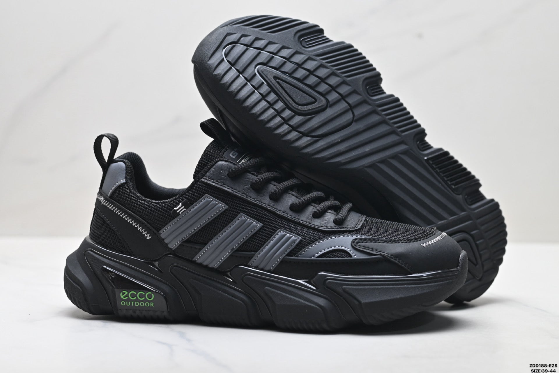 Ecco Terracruise Lt athletic shoes: mesh fabric for shock absorption, slip resistance, and breathability for outdoor performance.