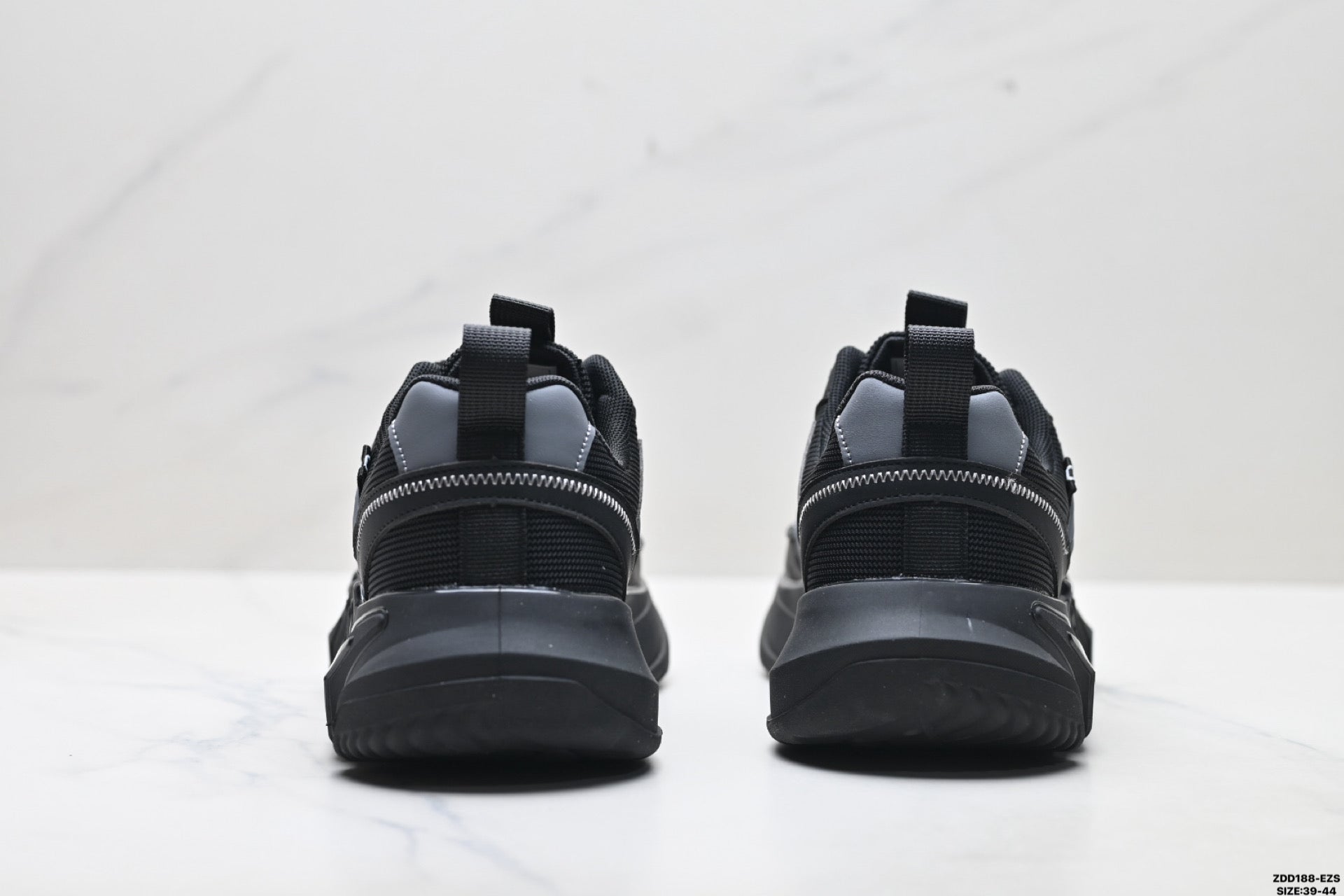 Ecco Terracruise Lt athletic shoes: mesh fabric for shock absorption, slip resistance, and breathability for outdoor performance.