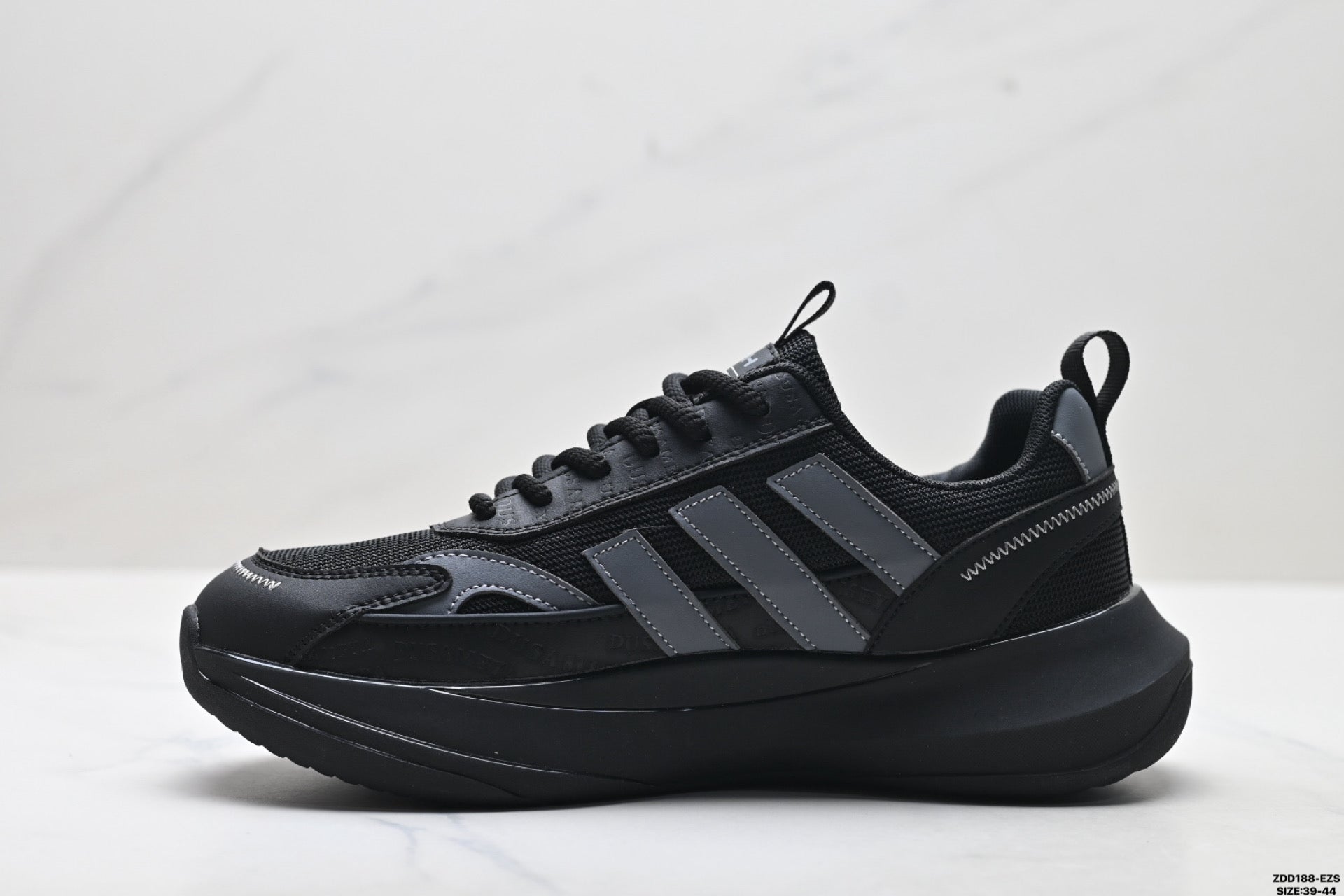 Ecco Terracruise Lt athletic shoes: mesh fabric for shock absorption, slip resistance, and breathability for outdoor performance.