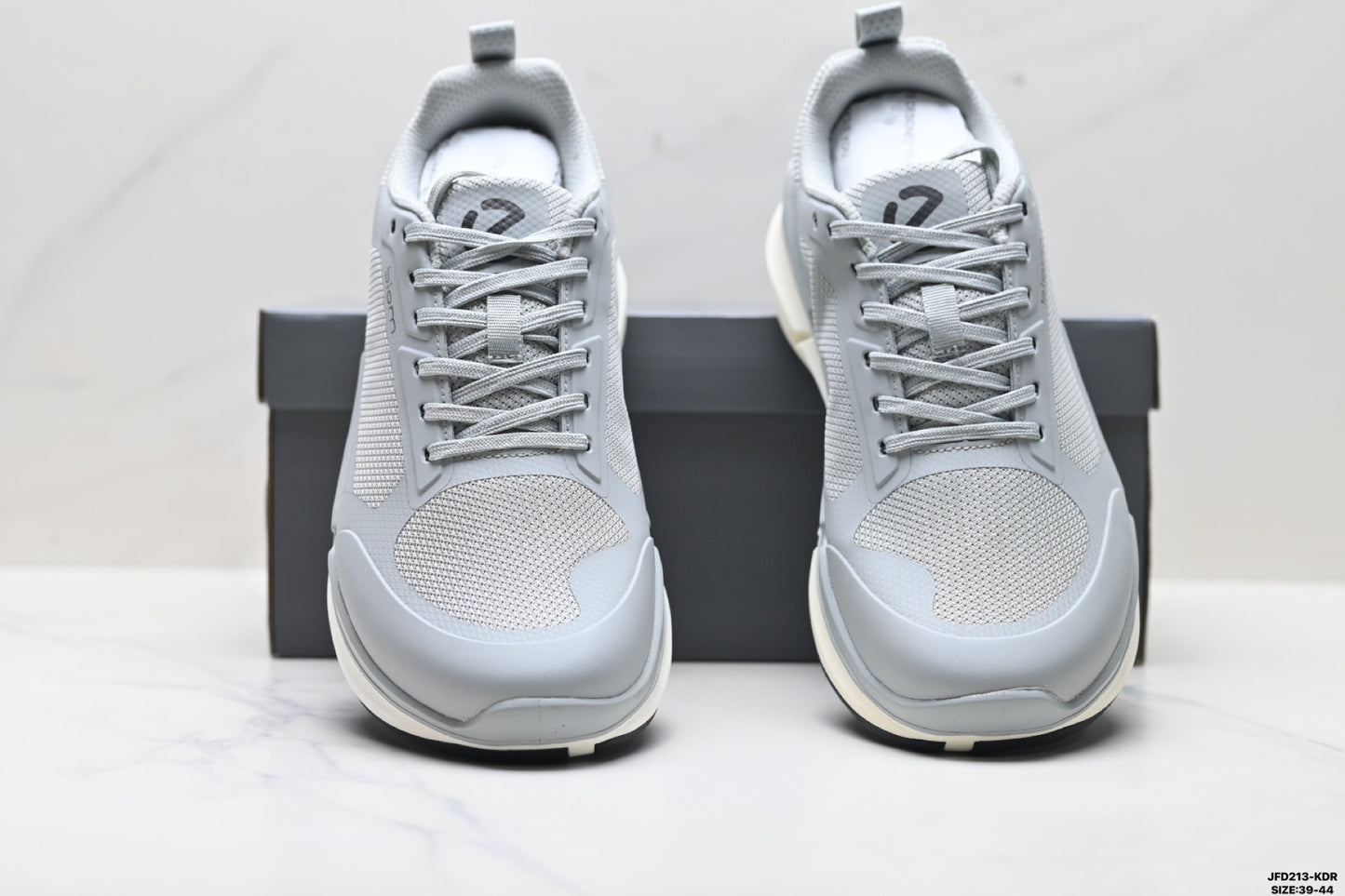 Ecco Biom athletic shoes, comfortable, shock-absorbing, non-slip men's casual shoes.