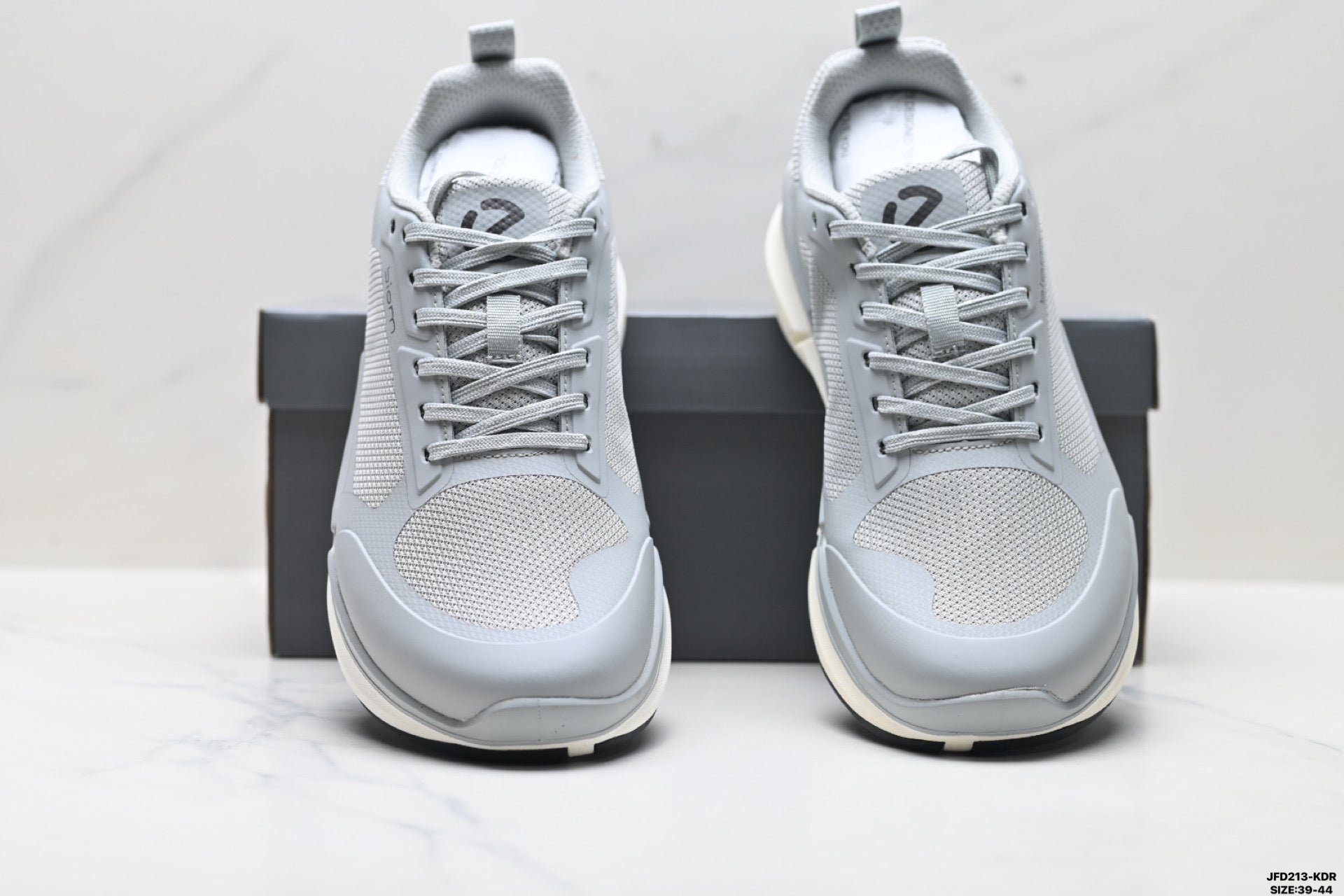 Ecco Biom athletic shoes, comfortable, shock-absorbing, non-slip men's casual shoes.