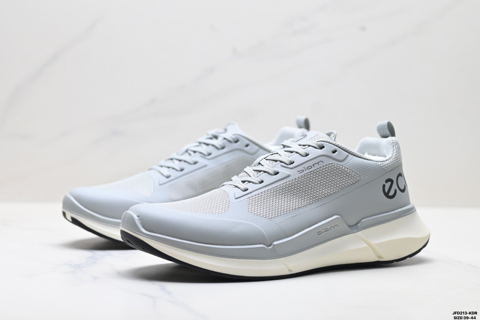 Ecco Biom athletic shoes, comfortable, shock-absorbing, non-slip men's casual shoes.