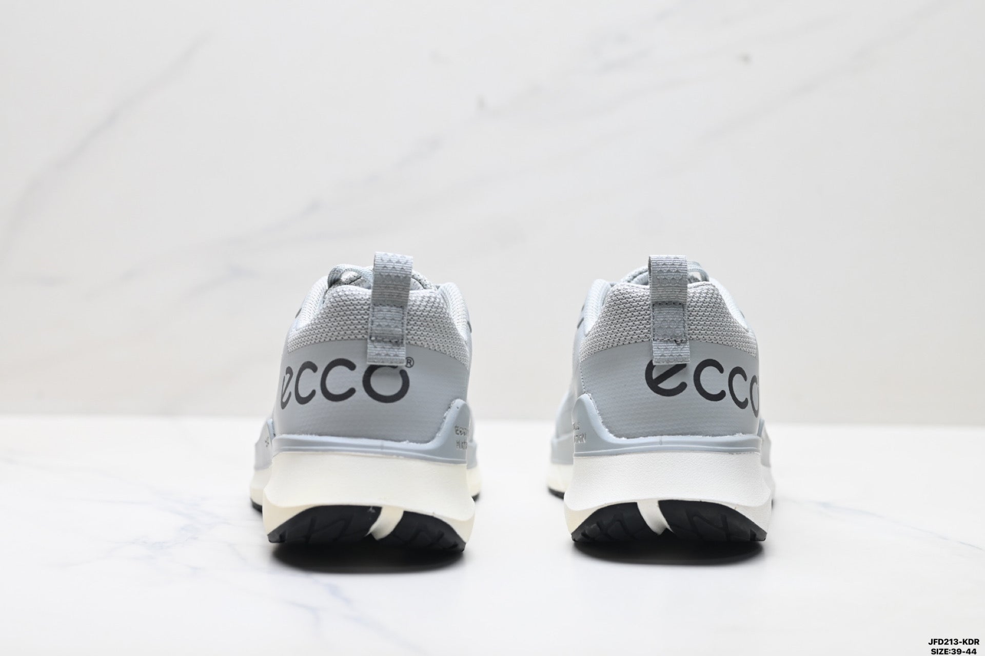 Ecco Biom athletic shoes, comfortable, shock-absorbing, non-slip men's casual shoes.