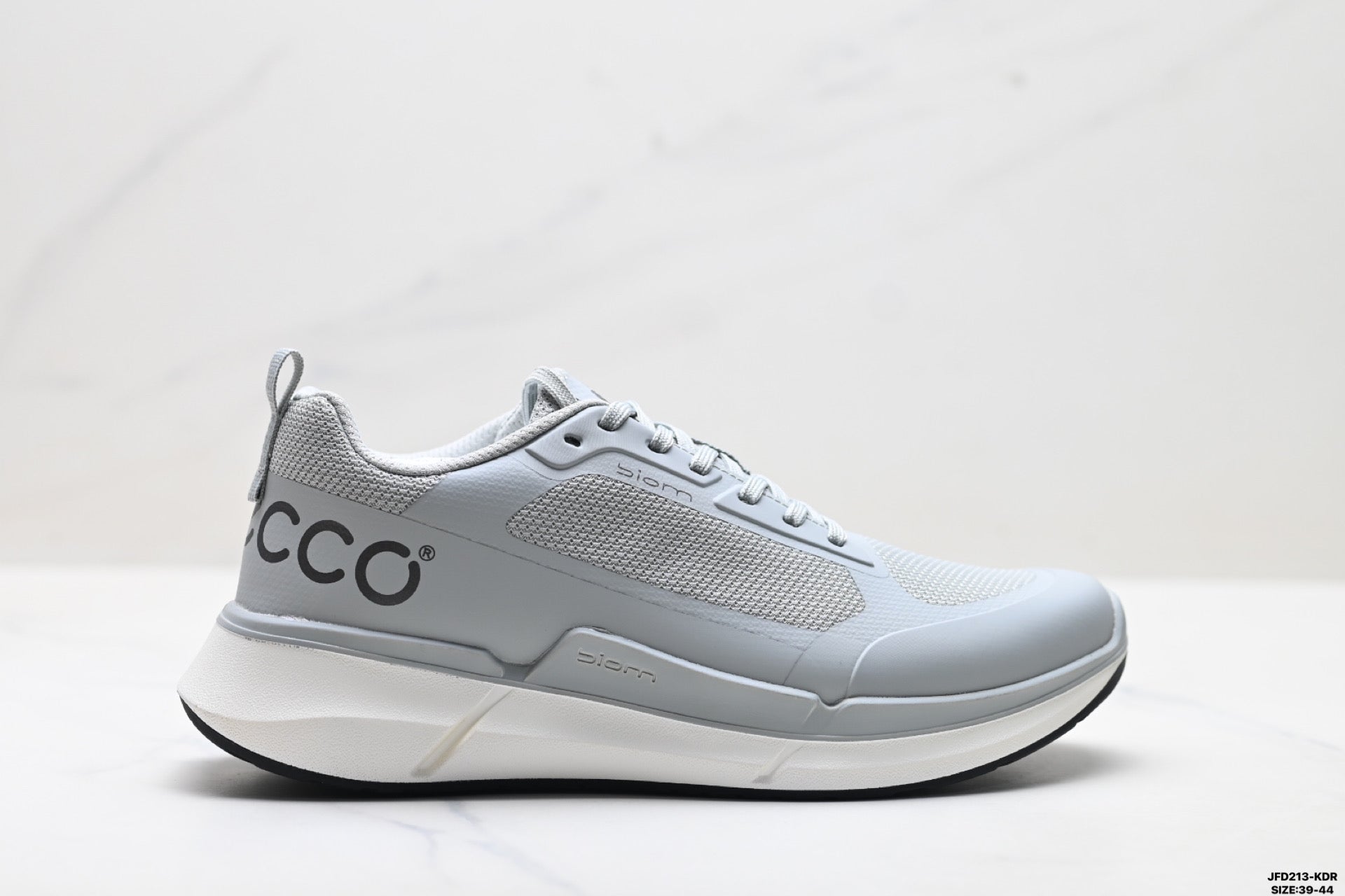 Ecco Biom athletic shoes, comfortable, shock-absorbing, non-slip men's casual shoes.