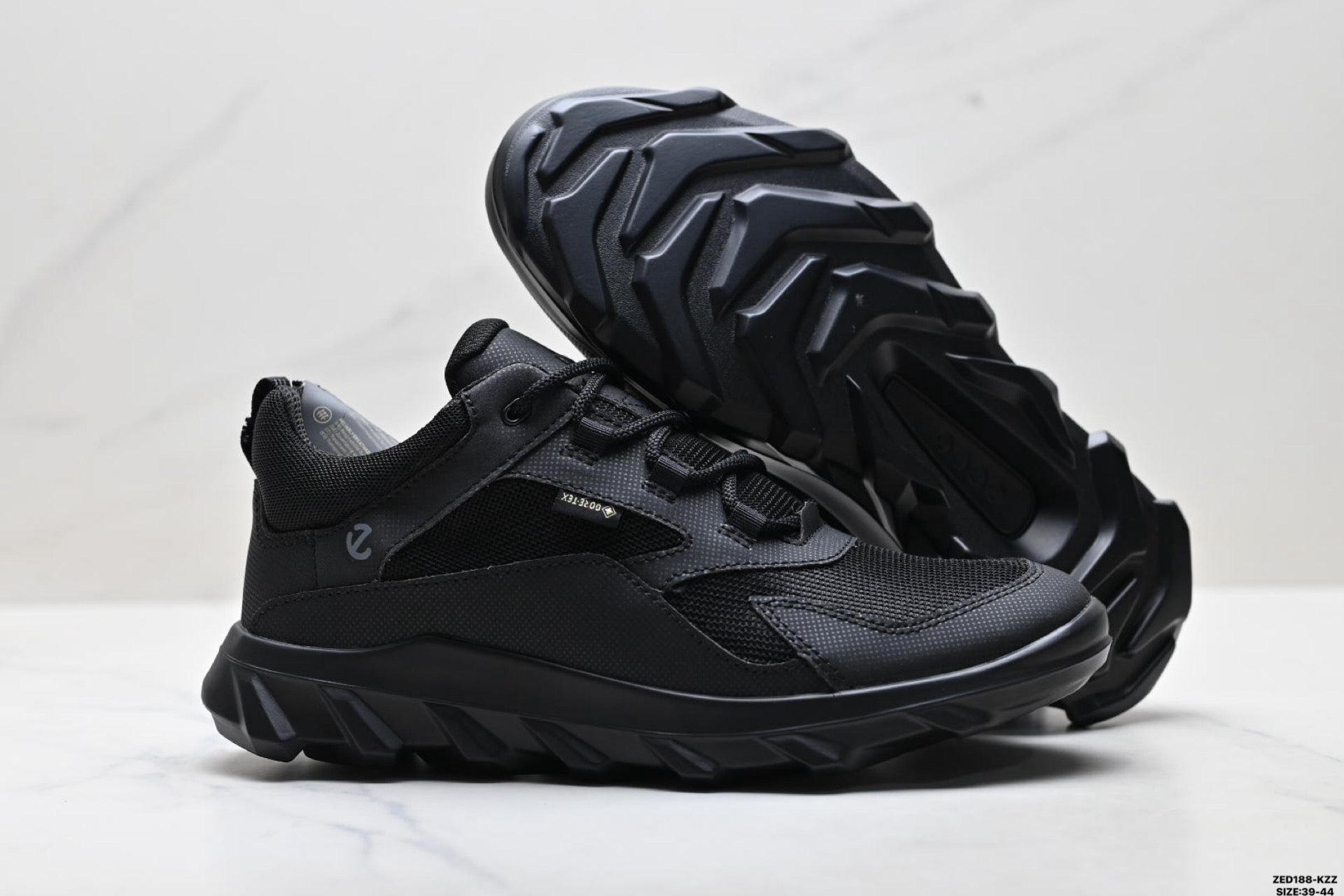 Ecco BIOM MX series athletic shoes, made of cowhide, simple and comfortable, hiking boots.