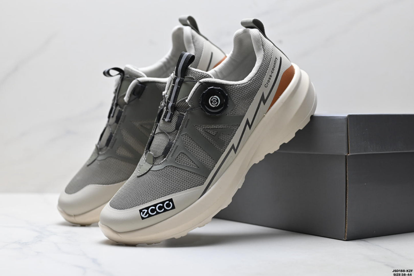 Ecco Biom Fjuel Lightweight and Breathable Hiking Shoes, Men's Shoes Made of Imported Cowhide Leather