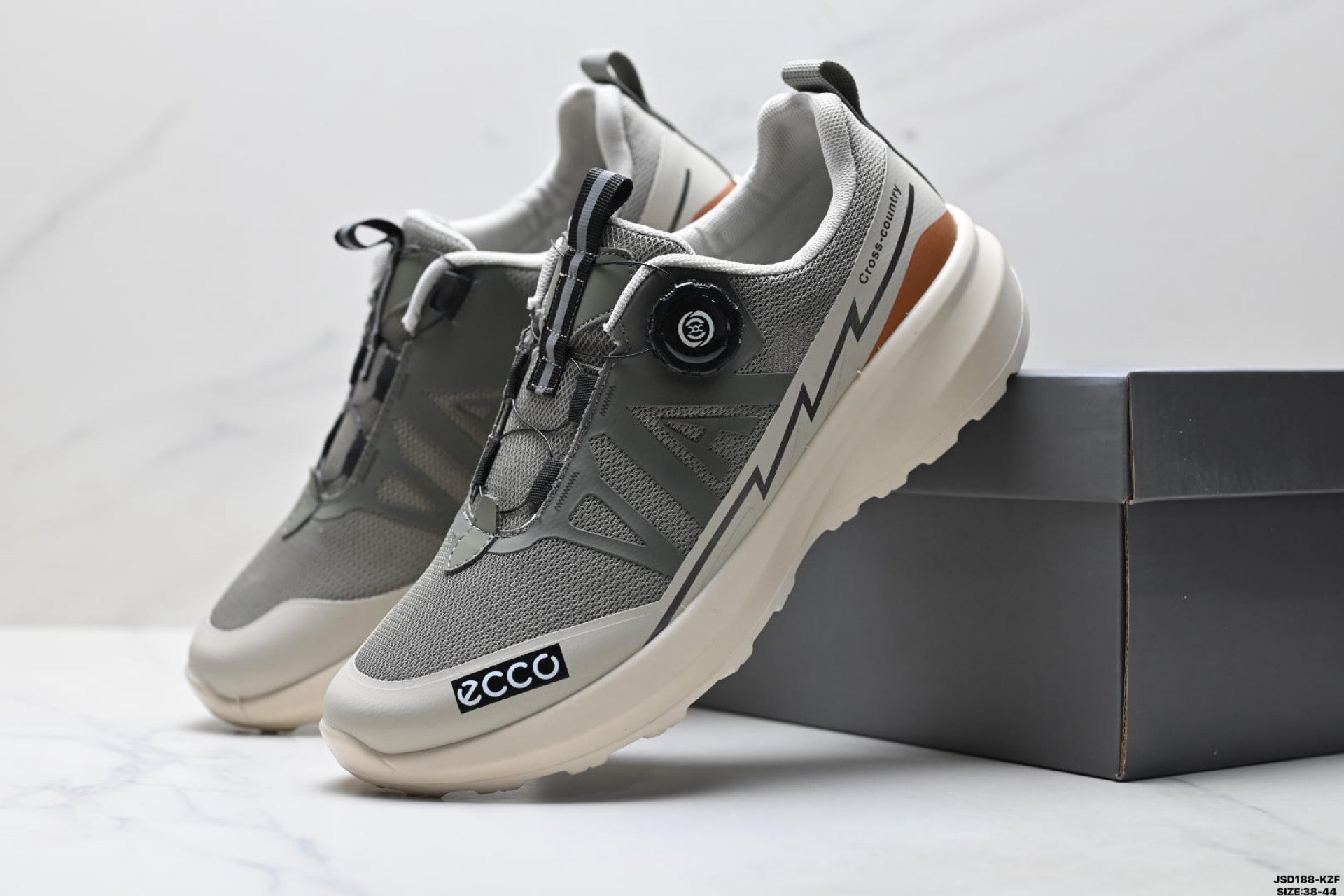Ecco Biom Fjuel Lightweight and Breathable Hiking Shoes, Men's Shoes Made of Imported Cowhide Leather