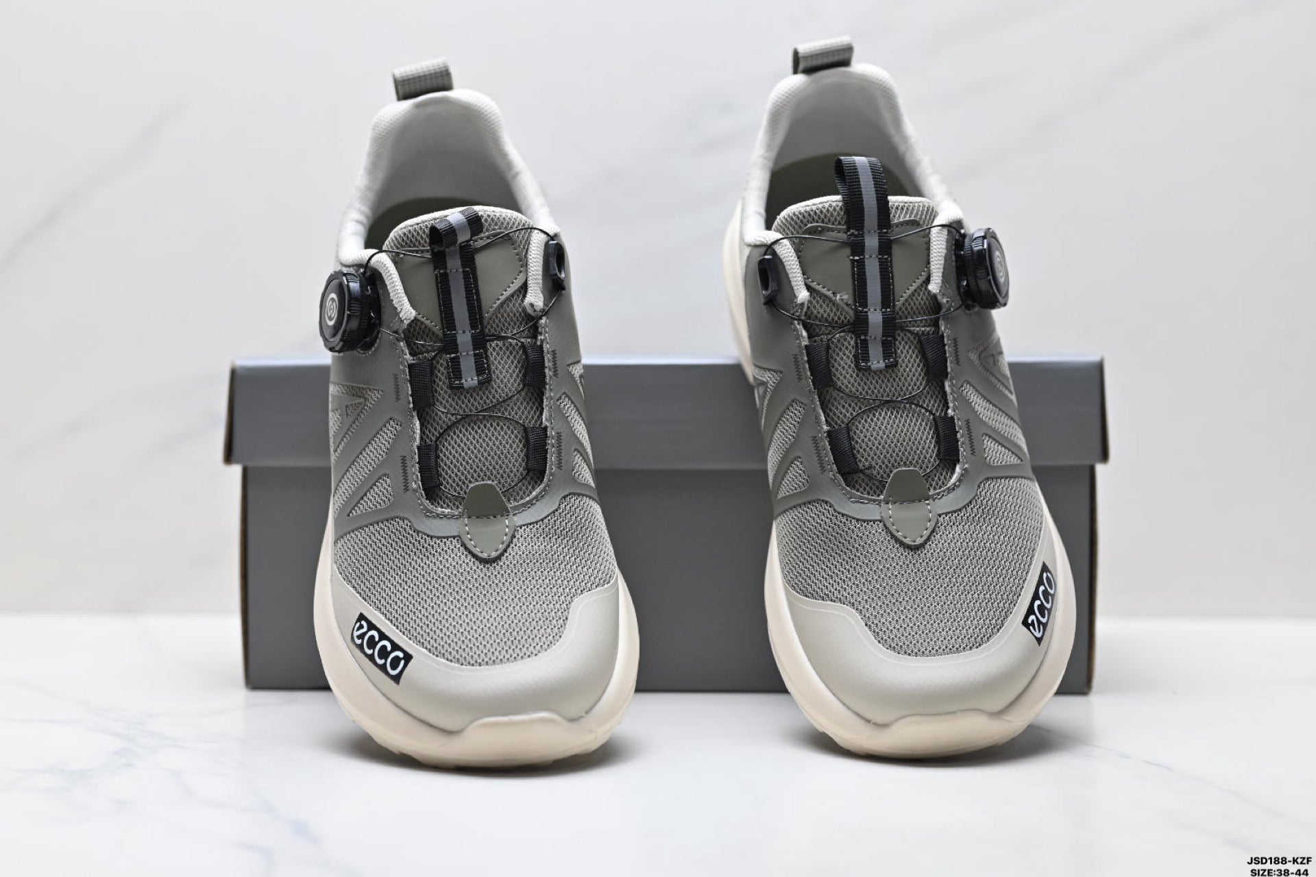 Ecco Biom Fjuel Lightweight and Breathable Hiking Shoes, Men's Shoes Made of Imported Cowhide Leather